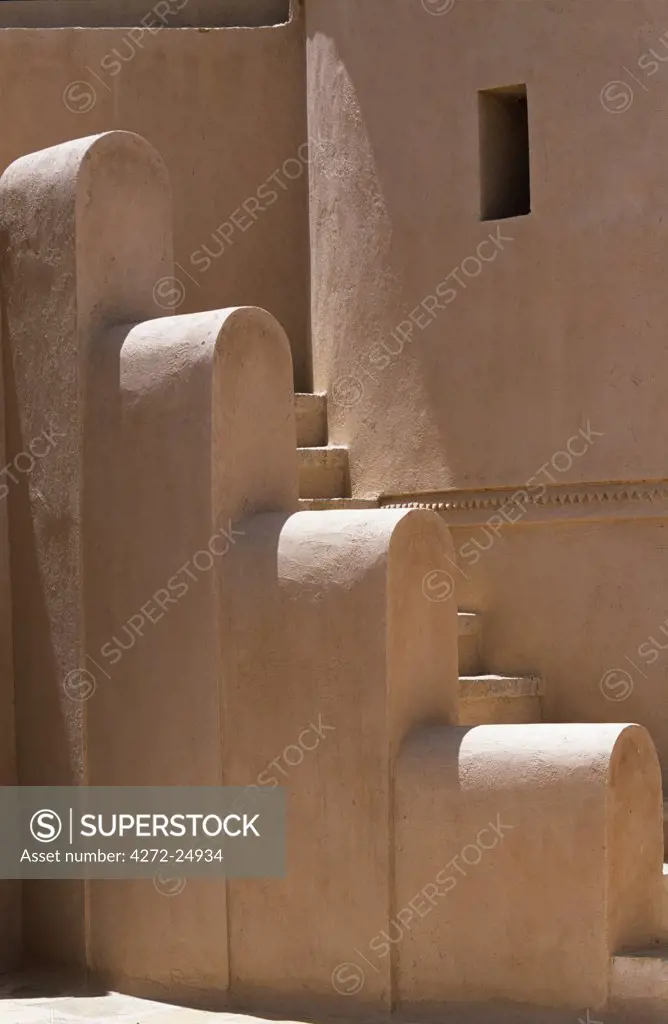 Architectural details of the buttresses inside the castle at Jaalan Bani bu Hasan
