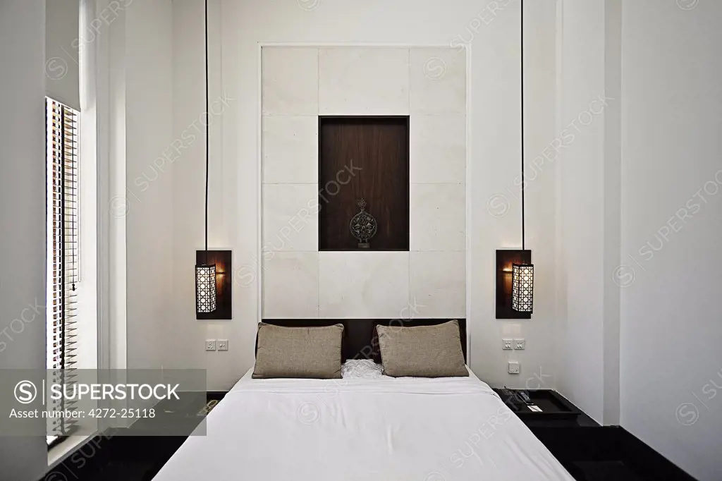 Oman, Masqat, Muscat, Ghubrah. The bedroom accomodation of the luxury 5 star Chedi Hotel resort.