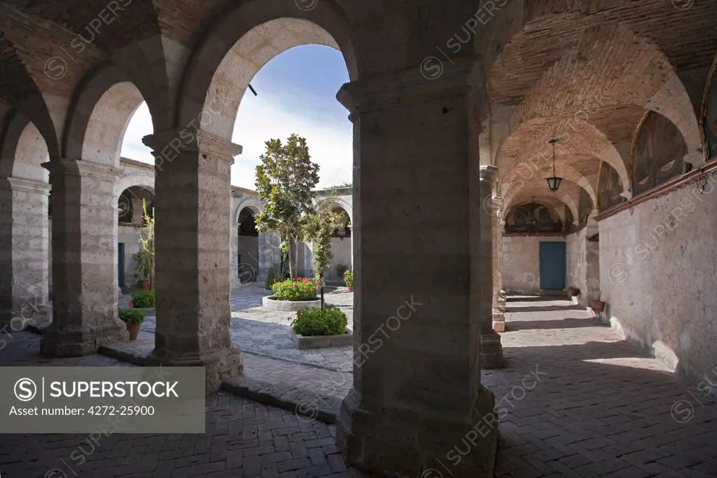 Peru, Vaulted walkways around a courtyard garden in the magnificent Santa Catalina Convent, founded in 1580.