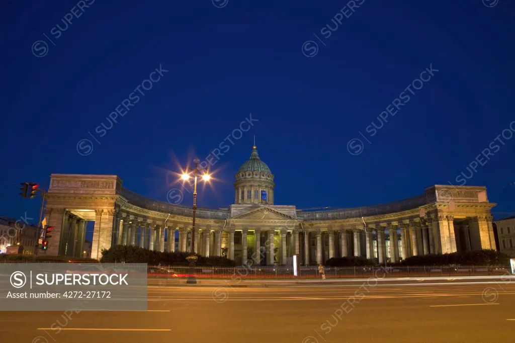Russia, St.Petersburg; Kazan Cathedral, built partly as a copy of the Vatican, on the main street crossing the city, Nevski Prospekt