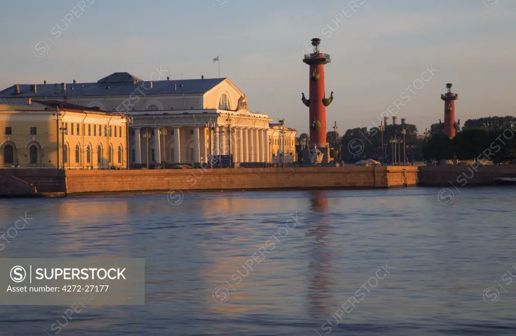 Russia, St.Petersburg; The Martimime Museum with Rostral columns in front, on Vassilevsky Island with the Neva River crossing