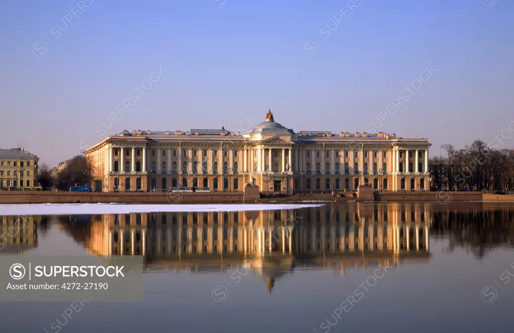 Russia, St.Petersburg; Along the Neva river embarkement, the St.Petersburg Art Academy with reflection in the water