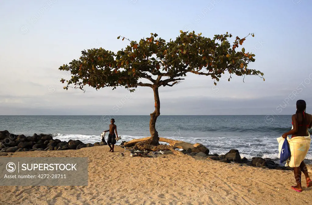 An Acacia tree on the edge of the city of Sao Tom_, where young people go to bathe. Sao Tom_ and Princip_ is Africa's second smallest country with a population of 193 000. It consists of two mountainous islands in the Gulf of New Guinea, straddling the equator, west of Gabon.