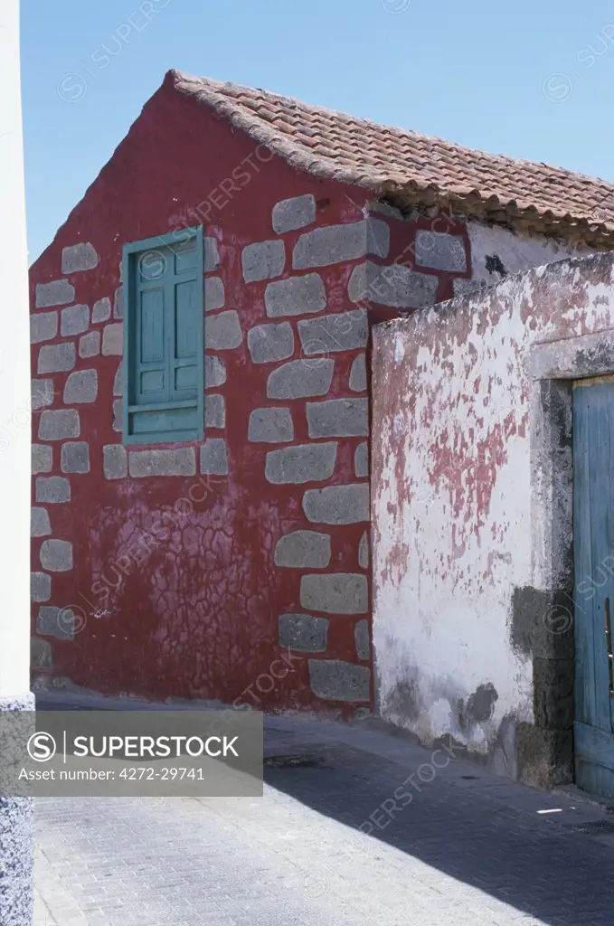 Traditional house painted red in Aguimes