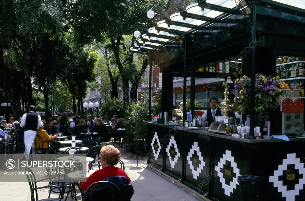 El Espejo, one of Madrid's most celebrated cafes on the Paseo de Recoletos