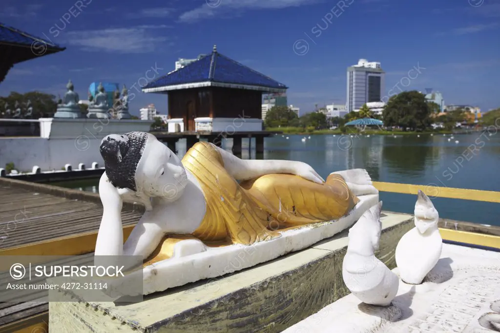 Asia, South Asia, Sri Lanka, Colombo, Cinnamon Gardens, Seema Malakaya Temple On Beira Lake
