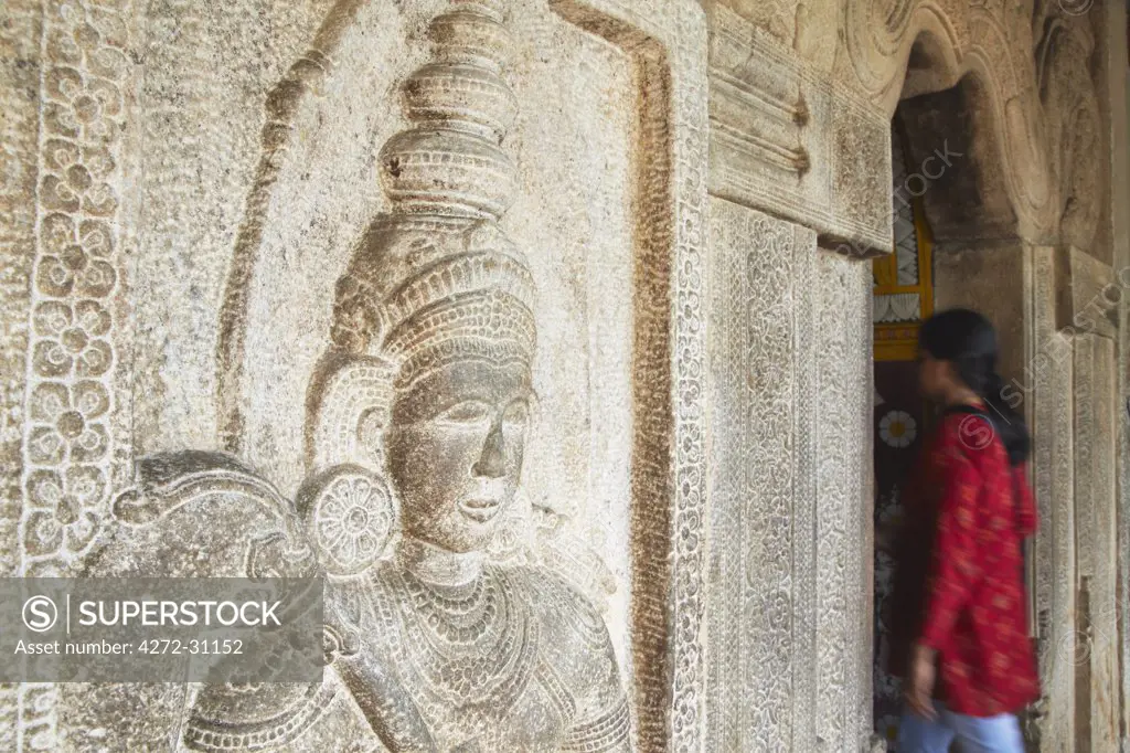 Woman entering Temple of the Tooth (Sri Dalada Maligawa), Kandy, Sri Lanka