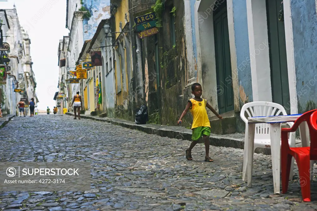 Brazil, Bahia, Salvador. The city of Salvador within the historic Old City, a UNESCO World Heritage listed location. Street scene that reflects the cultural richness of the city and its well preserved colonial architecture.
