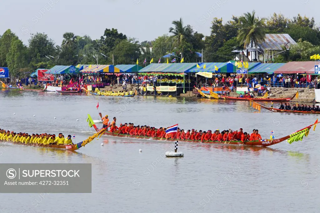 Thailand, Nakhon Ratchasima, Phimai.  Longboat racing on the Chakrai River during the Phimai Festival.  The festival held in November celebrates the town's history with cultural performances and boat races.