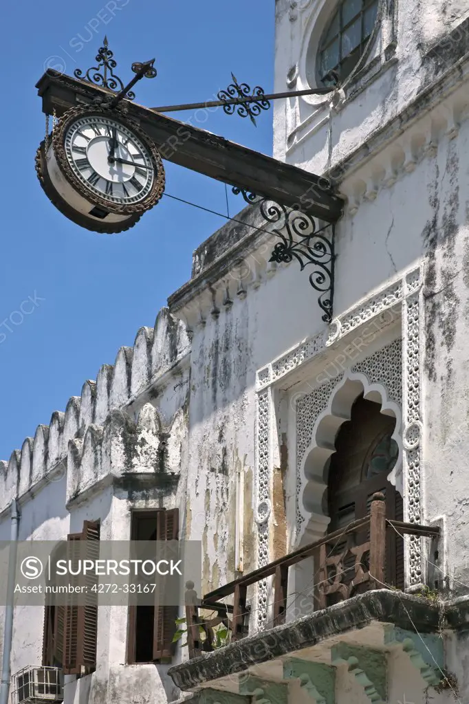 Tanzania, Zanzibar, Stone Town. The historic High Court building situated along Kaunda Street, was built between 1904 and 1908 and designed byJ.H. Sinclair.