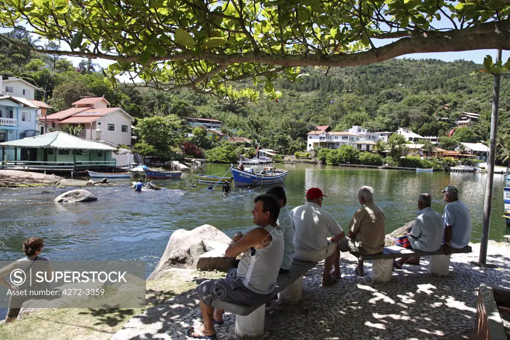Locals watching the fishermen in Barra de Lagoa in Florianopolis.