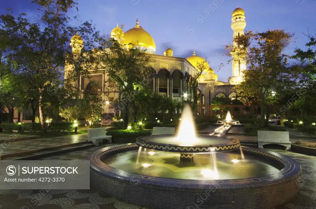 Jame'asr Hassanal Bolkiah Mosque at dusk, Bandar Seri Begawan, Brunei Darussalam