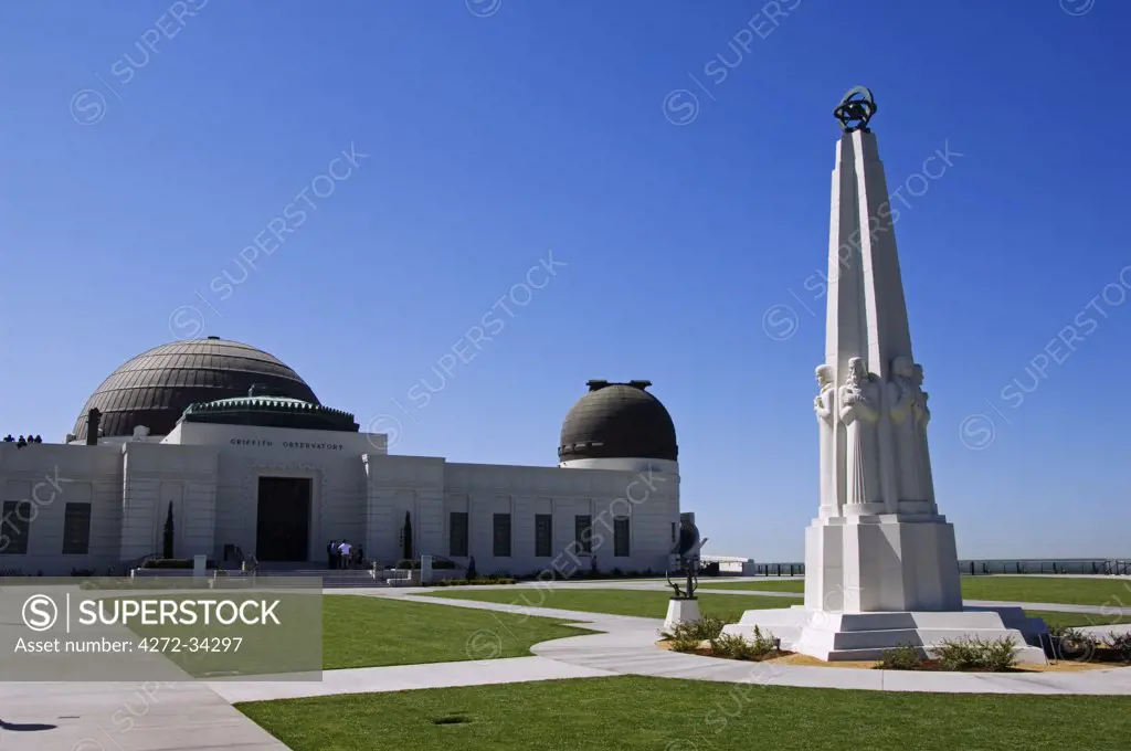 USA, California, Los Angeles. Griffith Observatory and Philiosopher's Memorial.