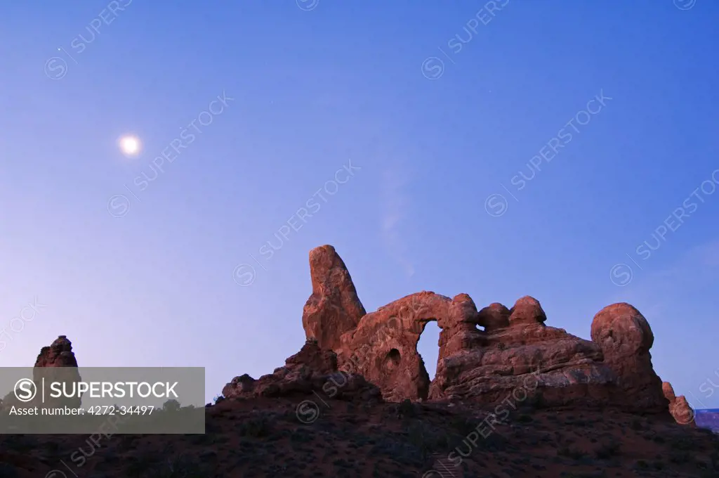 USA, Utah, Arches National Park. Turret Arch in the Windows section