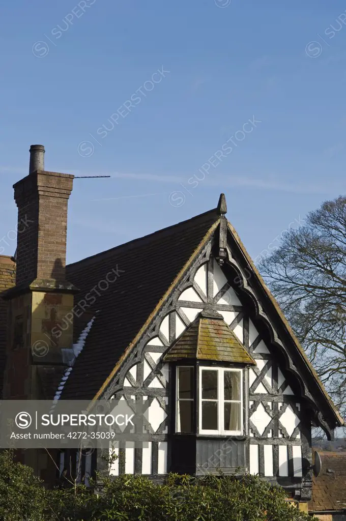 Wales, Wrexham, Redbrook Maelor. Iscoyd Cottage, a traditional half-timbered estate cottage on the Welsh border.