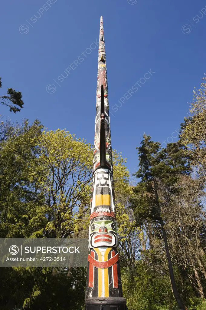 Canada, British Columbia, Vancouver Island, Victoria, one of the tallest totem poles in Canada, Beacon Hill Park