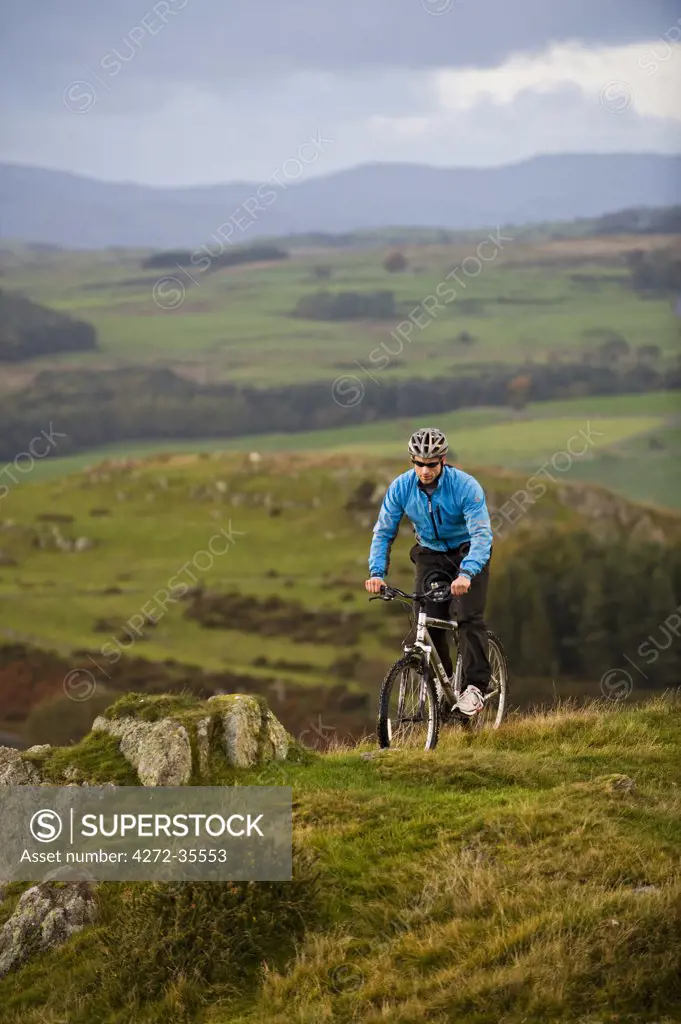 Gilar Farm, Snowdonia, North Wales.  Man mountain biking. (MR)