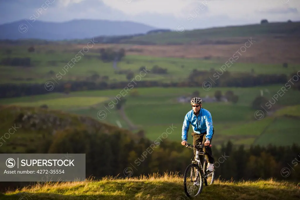 Gilar Farm, Snowdonia, North Wales.  Man mountain biking. (MR)