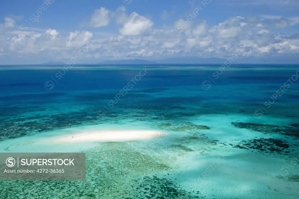 Australia, Queensland, Cairns.  Aerial view of Vlassof Cay in Great Barrier Reef Marine Park.