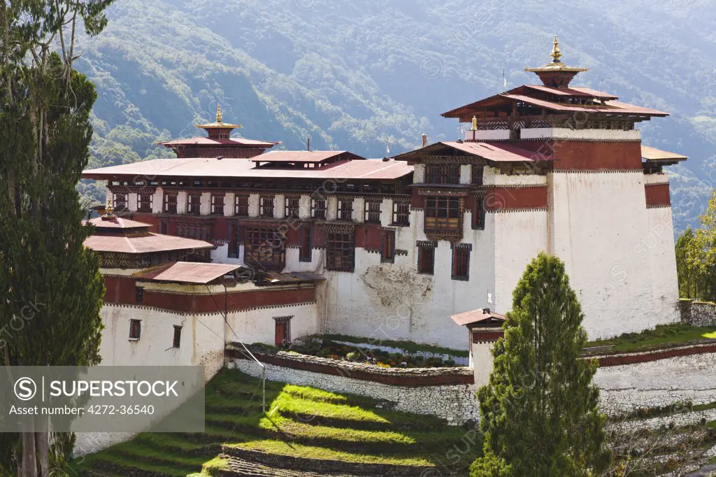 Trongsa Dzong, built on a spur overlooking the gorge of the Mangde River, is the largest dzong fortress in Bhutan.