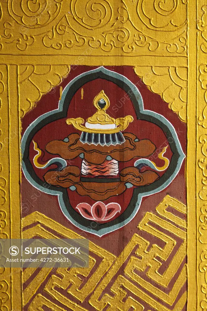 Decoration on the entrance door to the small butter lamp lhakhang at Dochu La.