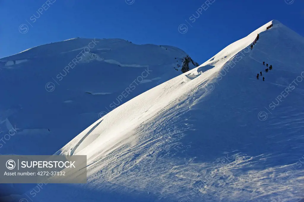 Europe, France, The Alps, Mont Blanc, Chamonix, summit ridge of Mont Blanc (4810m)