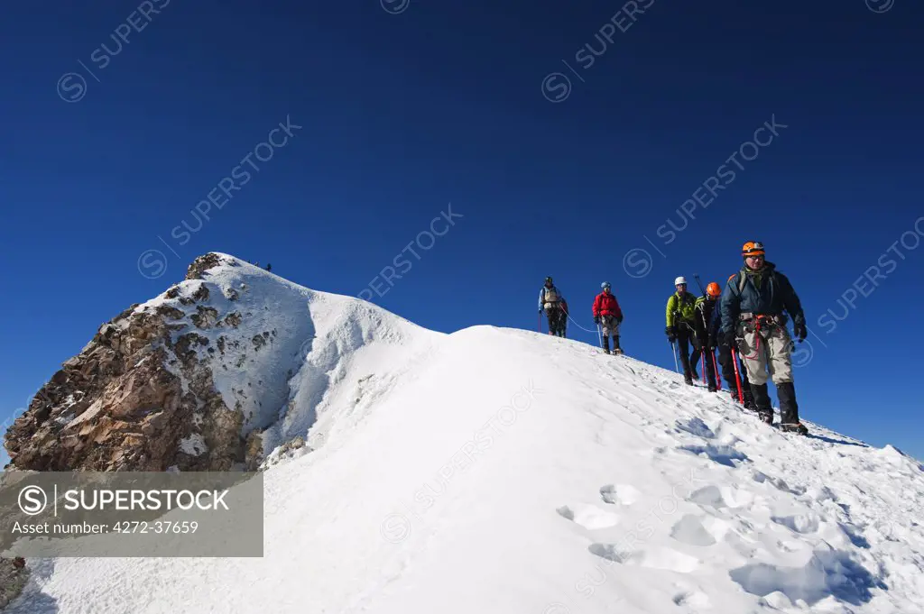North America, Mexico, Pico de Orizaba (5610m); highest mountain in Mexico, Veracruz state, climbers on the summit ridge