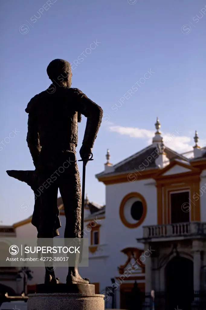 Spain, Andalusia, Seville; Monument to a toreador in front of the 'Maestranza' bull-fighting arena