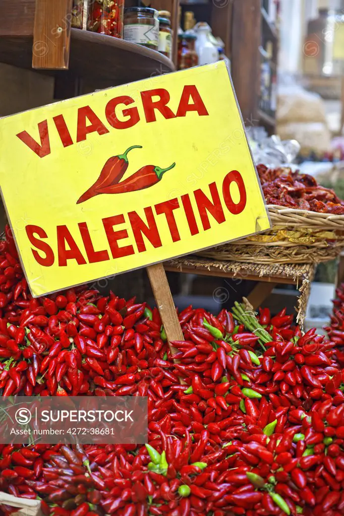 Italy, Apulia, Lecce district, Salentine Peninsula, Salento, Gallipoli, hot peppers, called ironically 'Salentine Viagra'