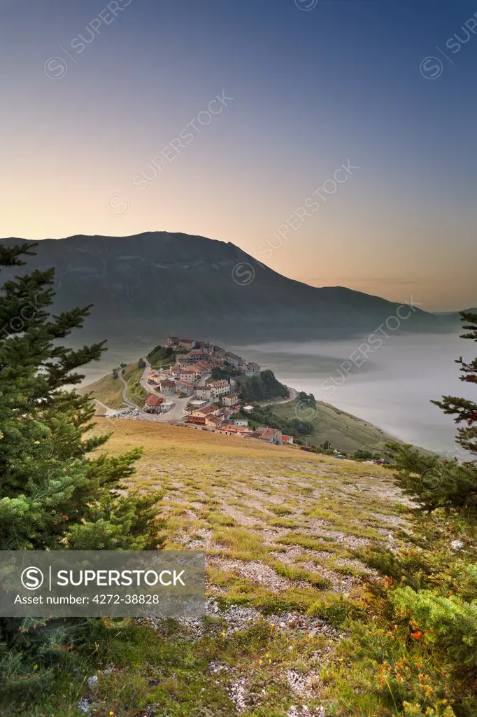 Italy, Umbria, Perugia district, Monti Sibillini NP, Norcia, Castelluccio.