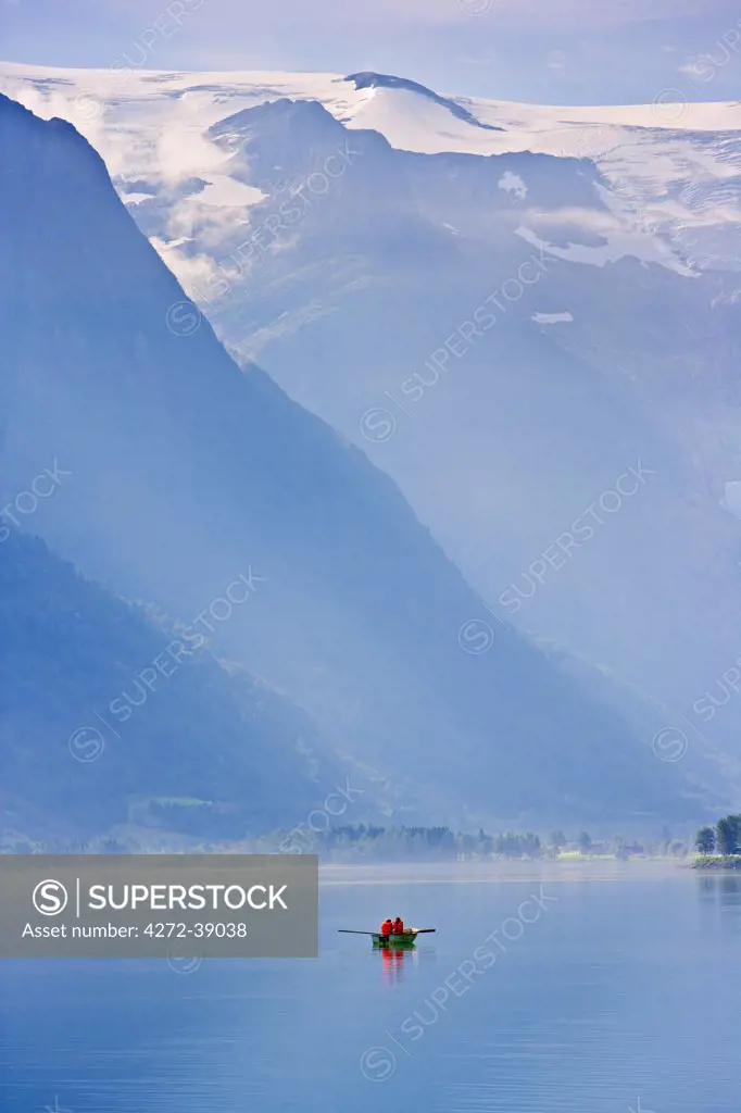 Norway, Western Fjords, Nordfjord, people in rowing boat