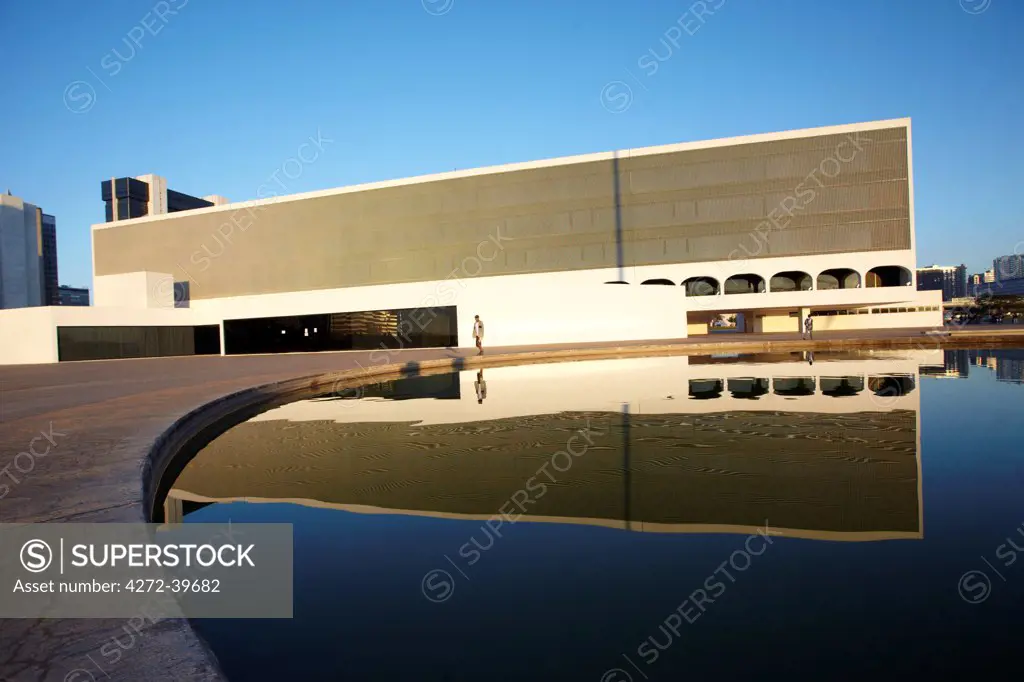 South America, Brazil, Brasilia, Distrito Federal, Leonel de Moura Brizola National Library on the Esplanada dos Ministerios by Oscar Niemeyer