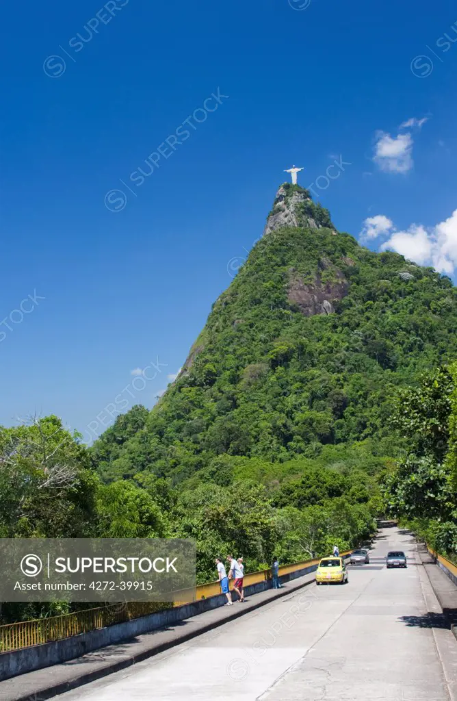 South America, Brazil, Rio de Janeiro state, Rio de Janeiro city, Corcovado mountain and Christ the Redeemeer, Cristo Redentor, showing rainforest setting