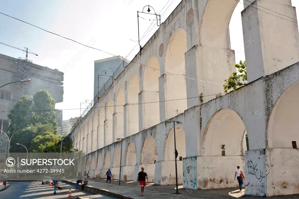 South America, Brazil, Rio de Janeiro, the Lapa arches aqueduct and tram line