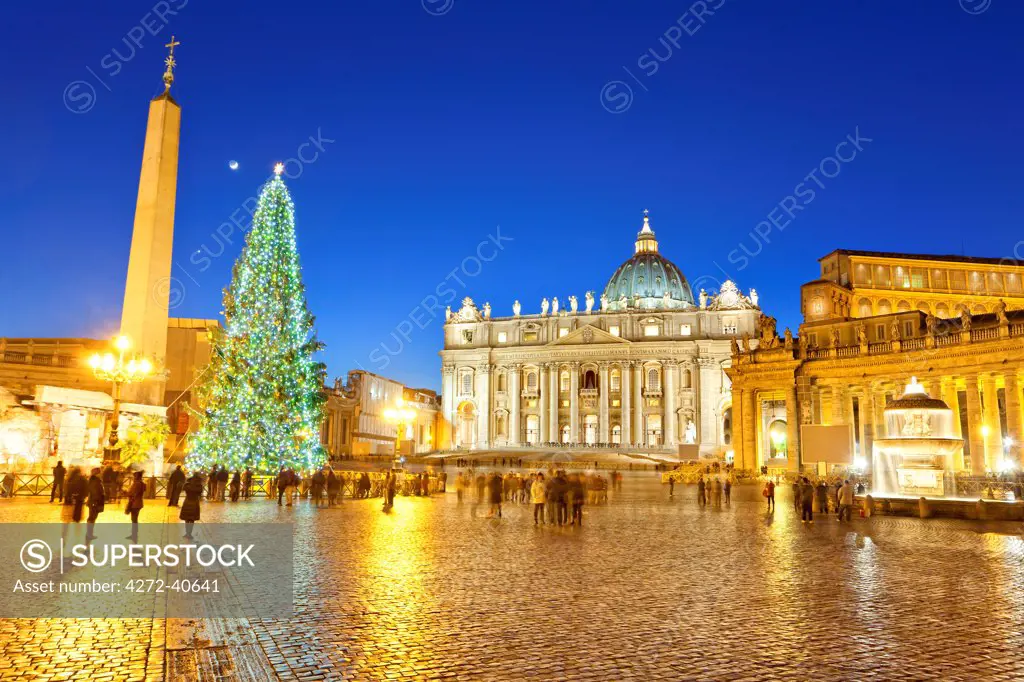 St Peters Basilica, Basilica di San Pietro, Christmas tree and crib. Rome, Lazio, Italy, Europe