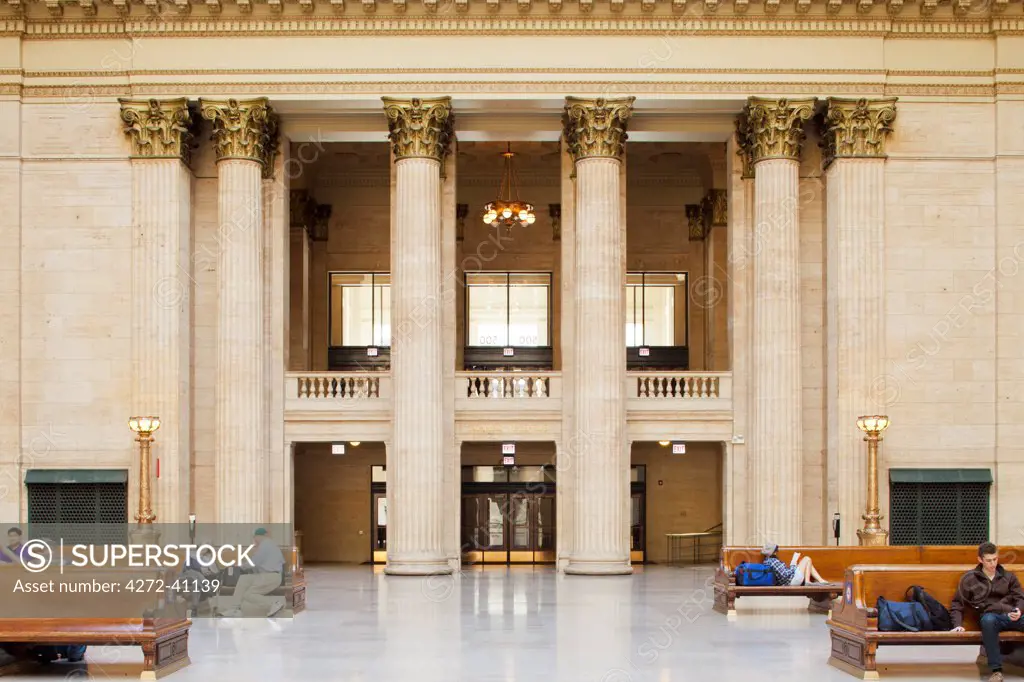 USA, Illinois, Chicago. Waiting room in the historic part of Union Station.