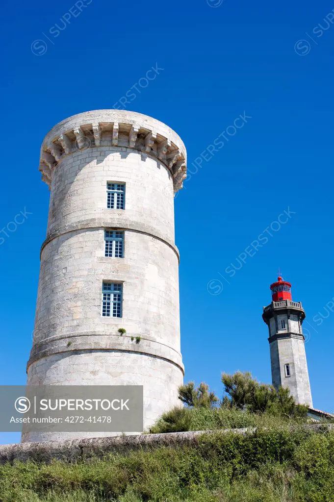 France, Charente Maritime, Ile de Re.  The old lighthouse at Saint Clemente des Baleines built in 1682 stands in front of the newer and much higher 1854 lighthouse.