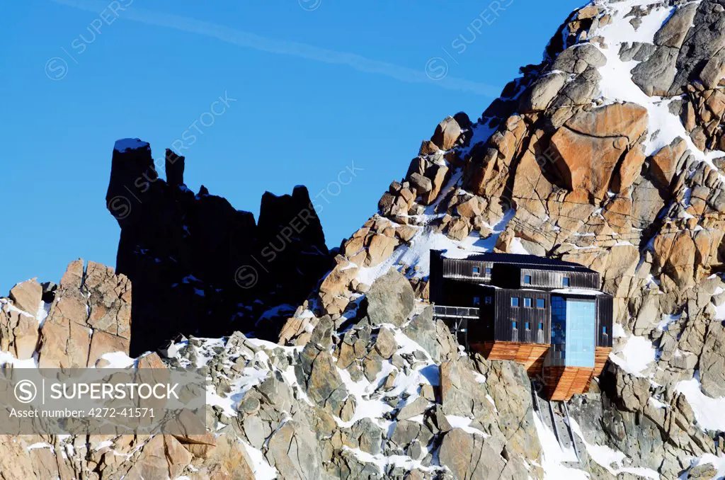 Europe, France, French Alps, Haute Savoie, Chamonix, Cosmiques mountain refuge at Aiguille du Midi