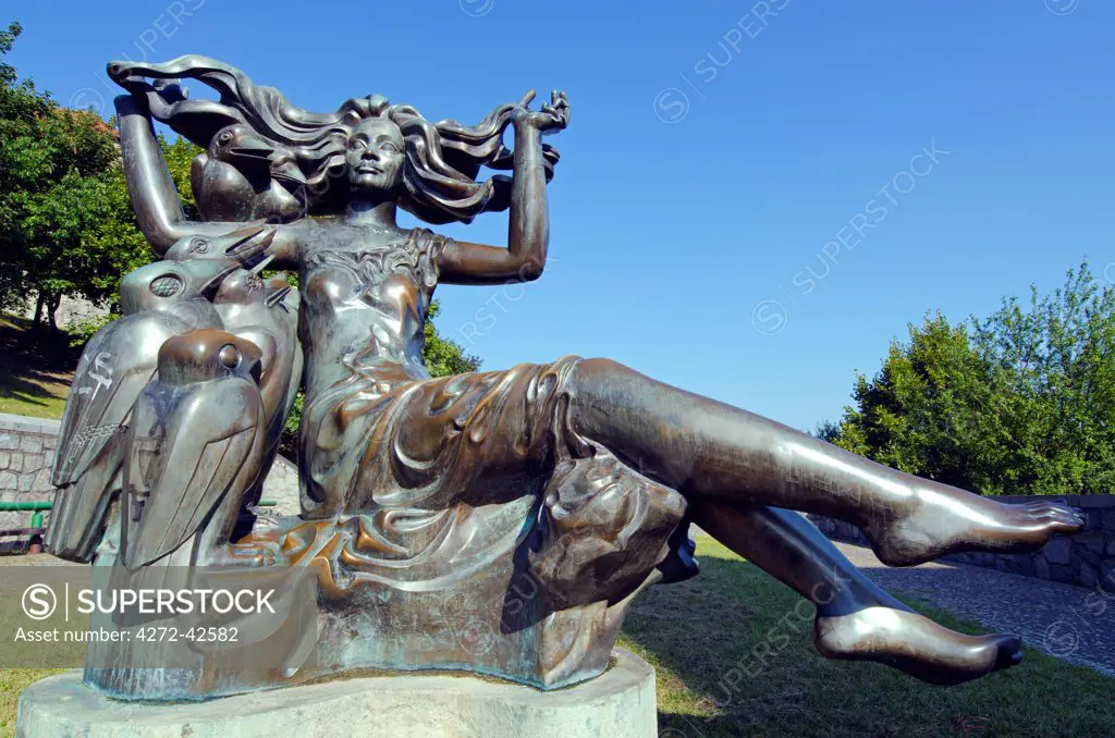 Europe, Slovakia, Bratislava, bronze statue of a woman and birds