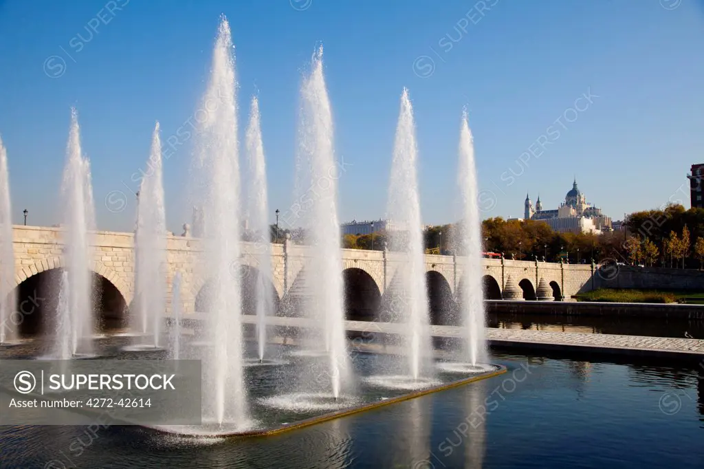 Manzanares River and Madrid Park. Fountains near Segovia Bridge, the first bridge of Madrid, Spain