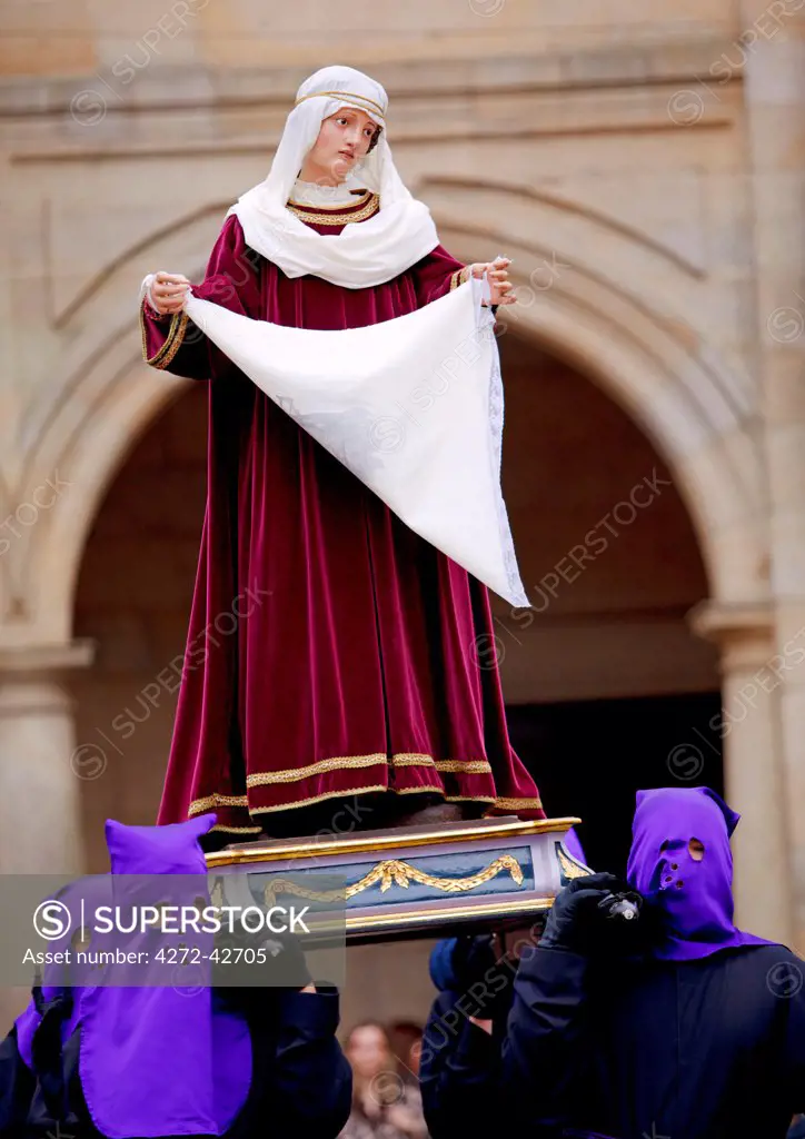 Santiago de Compostela, Galicia, Northern Spain, Nazarenos carrying statues during Semana Santa processions