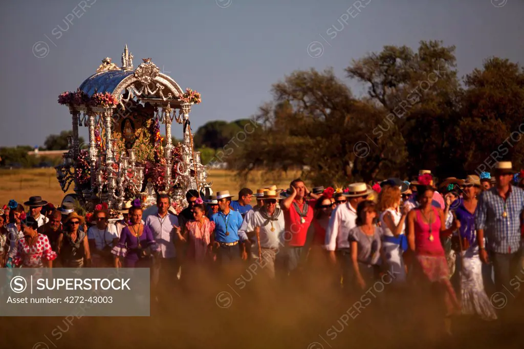 Seville, Andalusia, Spain. The Sin Peccado, or the Icon of the Madonna with its silver float being carried in the countryside on the way to the village of El Rocio during the El Rocio pilgrimage