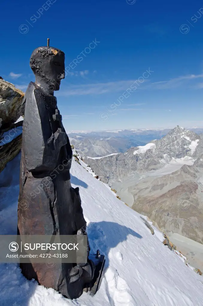 Europe, Switzerland, Swiss Alps, Valais, Zermatt, summit statue on The Matterhorn , 4478m,
