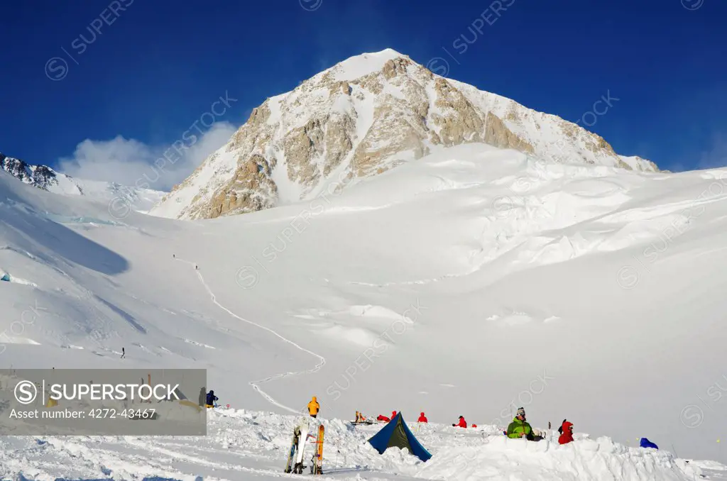 USA, United States of America, Alaska, Denali National Park, camp 3, climbing expedition on Mt McKinley 6194m, highest mountain in north America