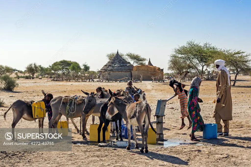 Chad, Kanem, Bahr el Ghazal, Sahel. Kreda people draw water from their village pump.