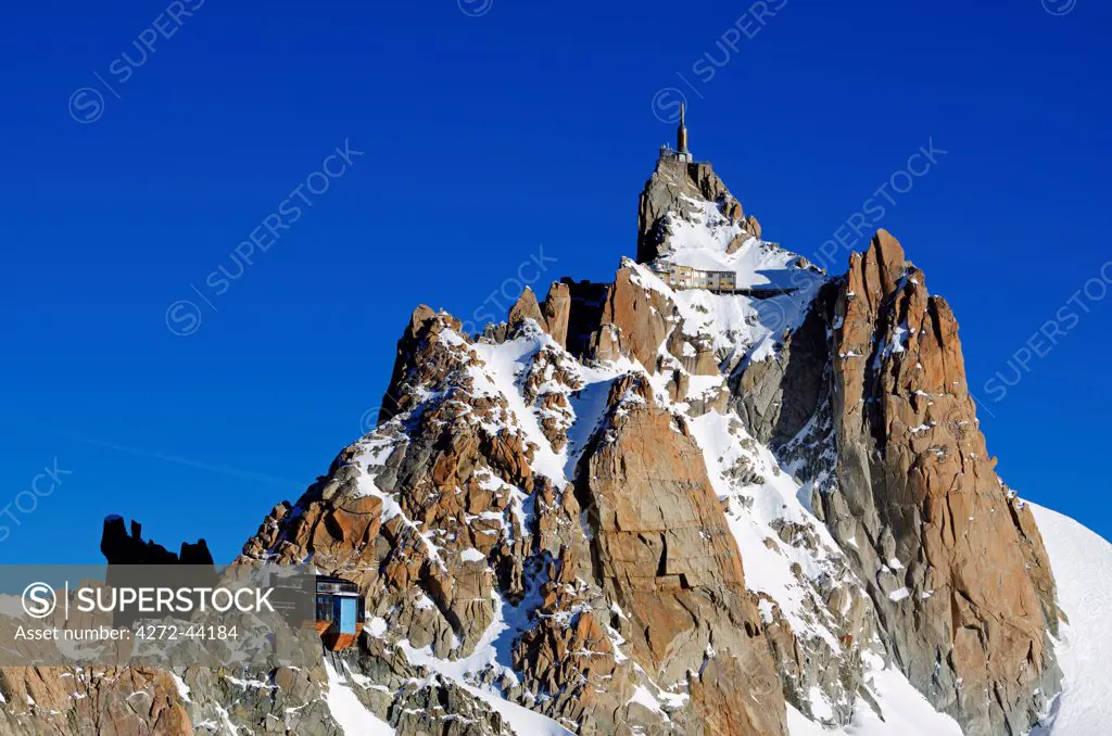 Europe, France, French Alps, Haute Savoie, Chamonix, Cosmiques mountain refuge at Aiguille du Midi