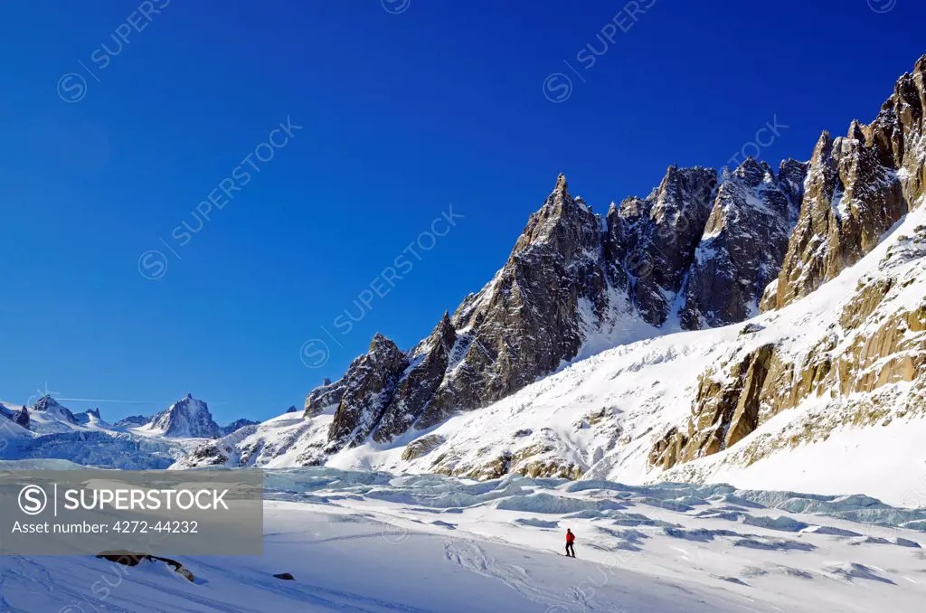 Europe, France, French Alps, Haute Savoie, Chamonix, skier in the Valle Blanche off piste ski area MR