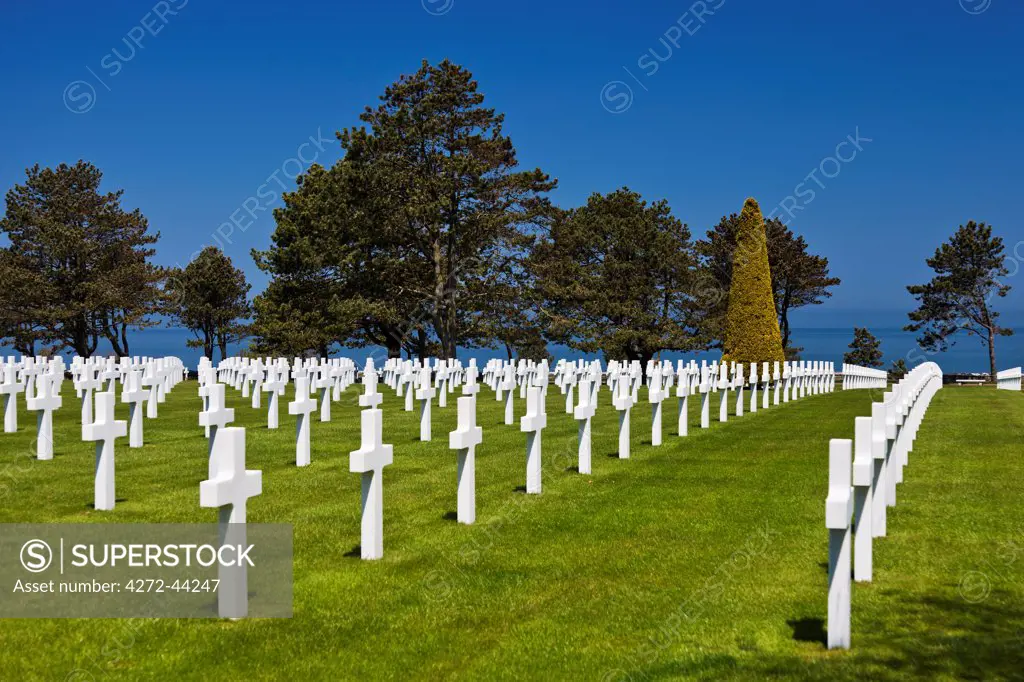 Memorial grave marker crosses at the Normandy American Cemetery and Memorial, Omaha Beach, Colleville sur Mer, Basse Normandie, France.