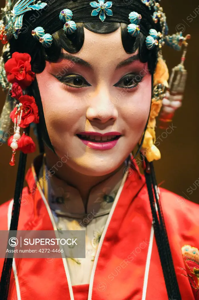 China, Beijing, Kunqu. Chinese Theatre performer of The Peony Pavilion at the Nanxincang Imperial Granary.