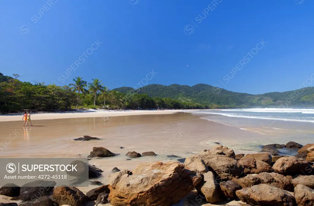 Brazil, Rio de Janeiro, Ilha Grande, general view of Lopes Mendes beach within the Ilha Grande State Park